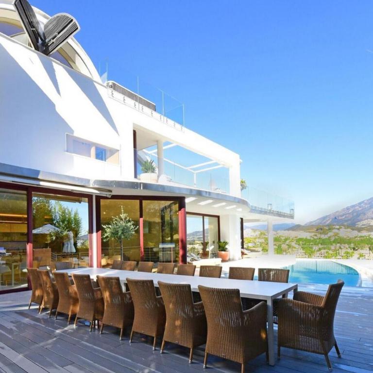 Luxury Villa with Jacuzzis near Puerto Banús - Villa - 4