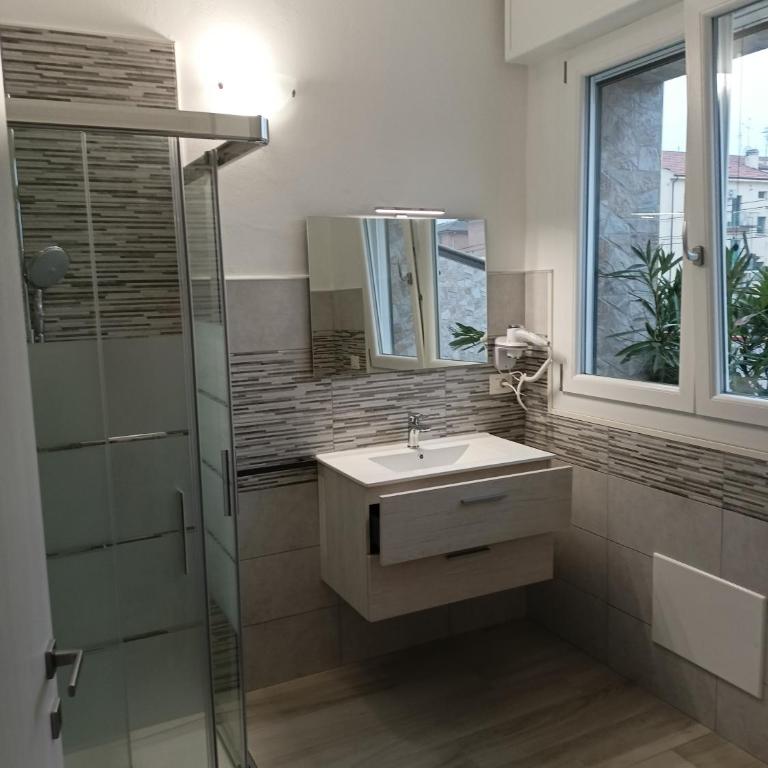La Dea Rooms - Camera Tripla con Terrazza e Bagno Privato - 3