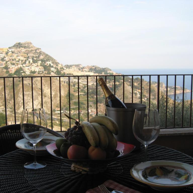 The Lemon Tree - Studio Apartment with Sea View - 3