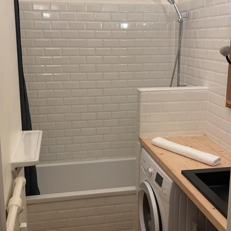 Large 4 rooms in the city center - Apartment - 26