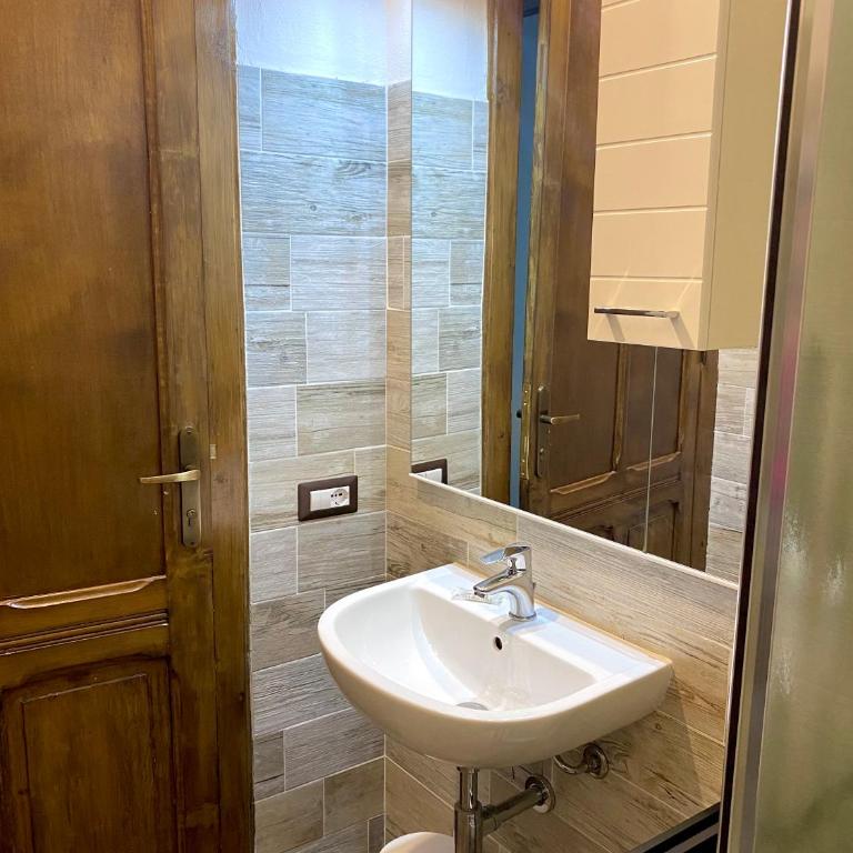 Dani's House - affittacamere nel cuore di Cagliari - Single Room - 11