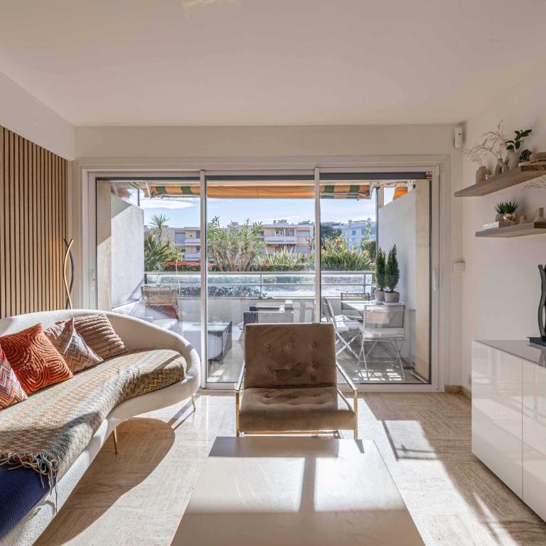 Charming apartment on Boulevard Alexandre III - Appartement 2 Chambres - 1