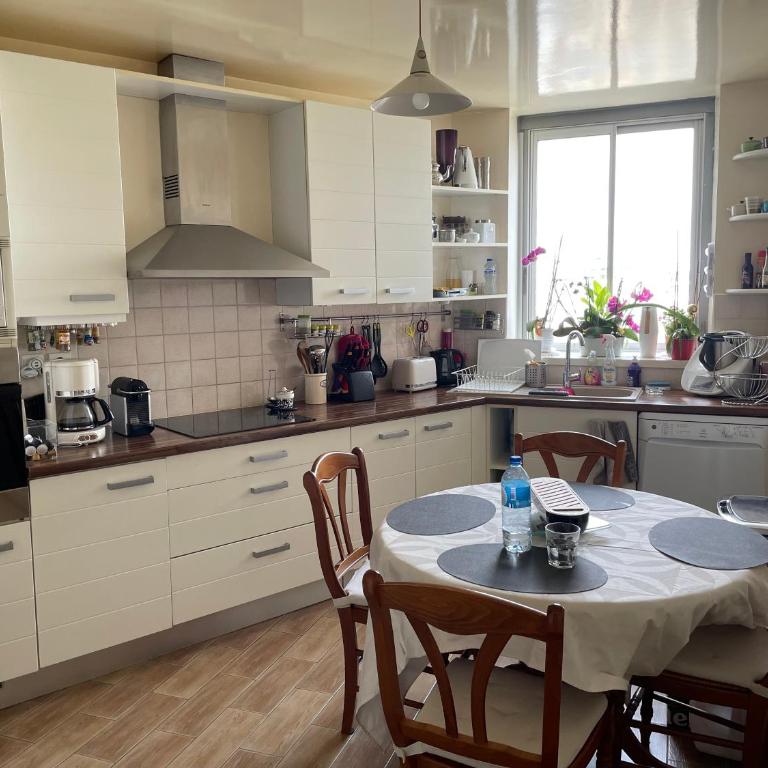 Chambre chez l'habitant avec Salle de bain à partager - homestay - Chambre Double Standard avec Salle de Bains Commune - 4