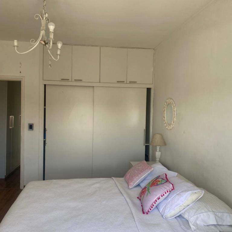 Los Ángeles - Three-Bedroom Apartment - 2