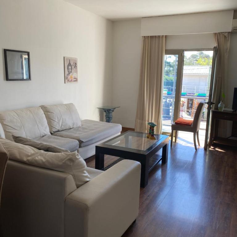 Los Ángeles - Three-Bedroom Apartment - 3