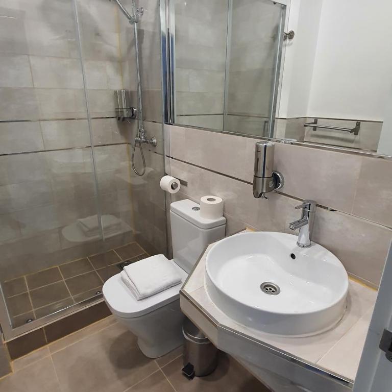 Hostal Met Madrid - Small Double Room - 5