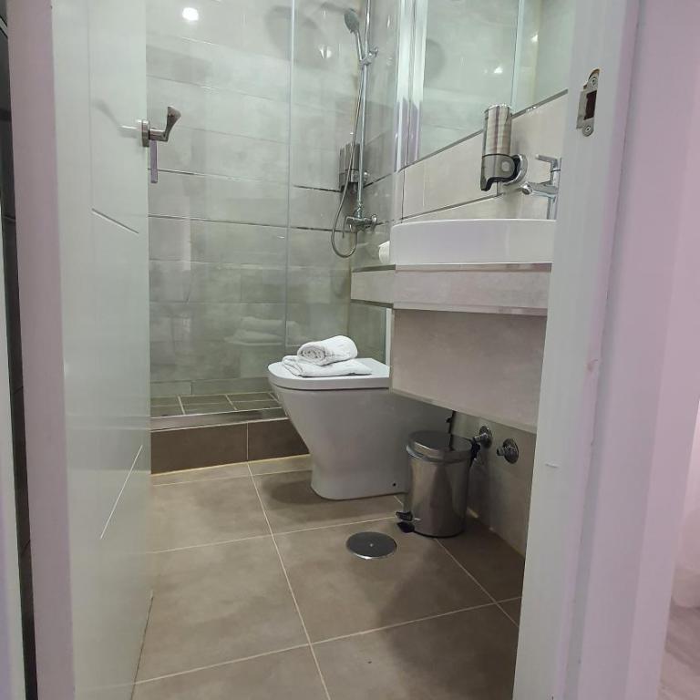 Hostal Met Madrid - Superior Double Room - 7
