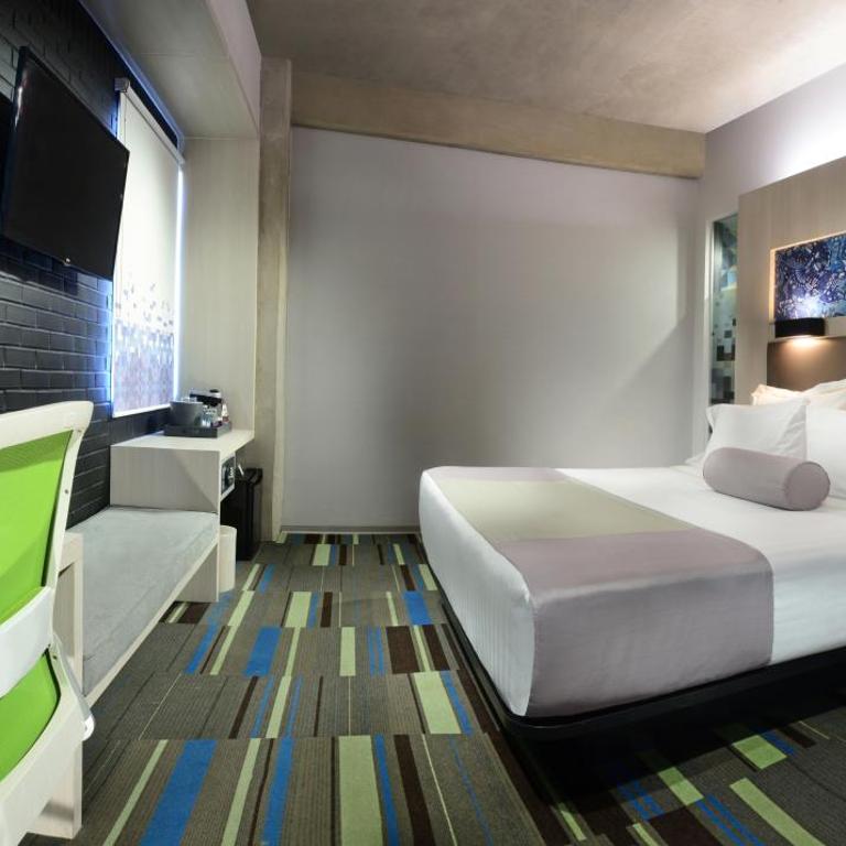 Hotel Guadalajara Country Club by HNF - Habitación Aloft - 1 cama extragrande - 2