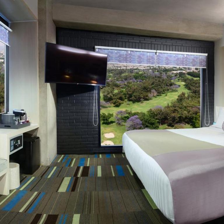 Hotel Guadalajara Country Club by HNF - Habitación Savvy - 1 cama extragrande - 2