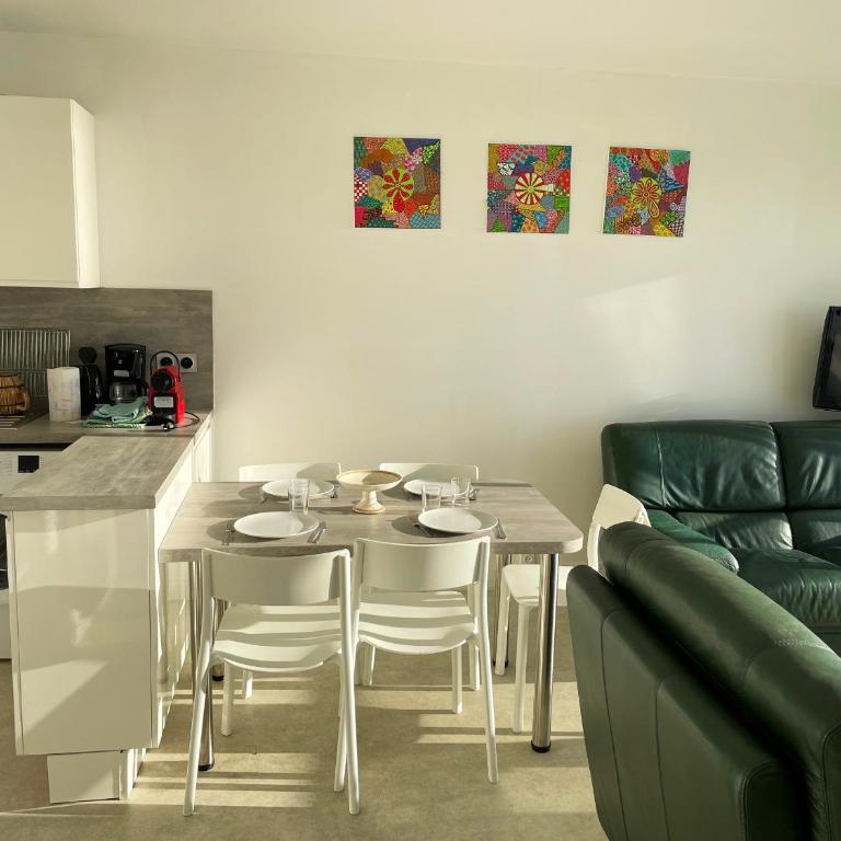Magnifique vue mer, apt 2 chambres pour 5 pers, proche avenue de la Mer - FR-1-323-311 - Appartement - 1