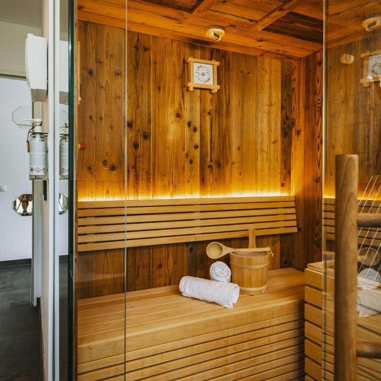 Nikolaus by AvenidA Panoramic Wellness Suites - Deluxe Suite mit 2 Schlafzimmern und Sauna - 5