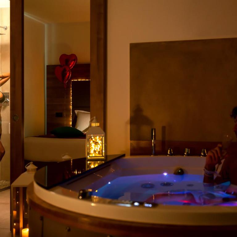 You & Me Beach Hotel - Suite con Balcone, Vista Mare e Jacuzzi - 7