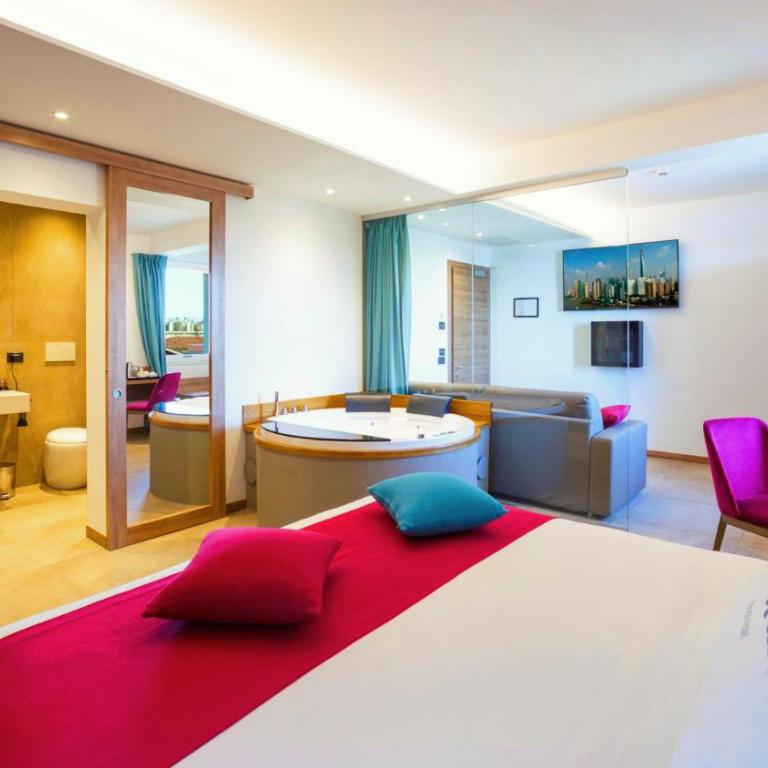 You & Me Beach Hotel - Suite con Balcone, Vista Mare e Jacuzzi - 4