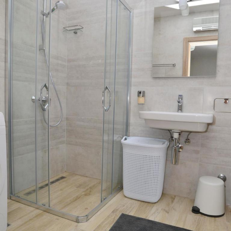 Apartmani Bradasevic Tivat**** - Apartment with Sea View - 21