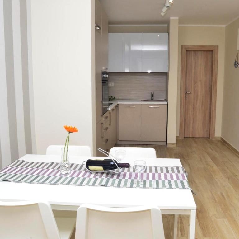 Apartmani Bradasevic Tivat**** - Apartment with Sea View - 4