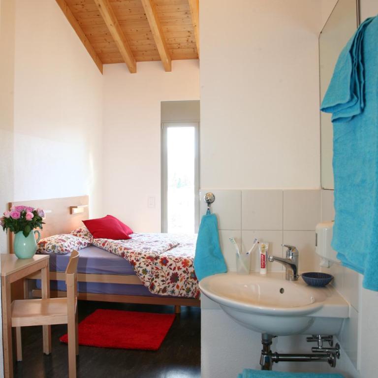 Lugano Savosa Youth Hostel - Camera Economy Doppia con Letti Singoli con Bagno in Comune - 5