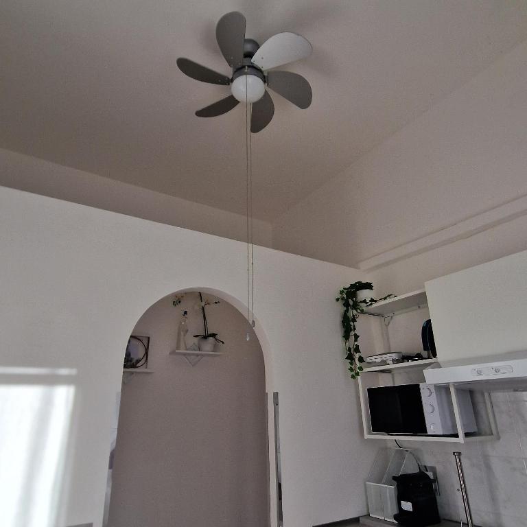 Cinzia's House of Mirrors - One-Bedroom Apartment - 24