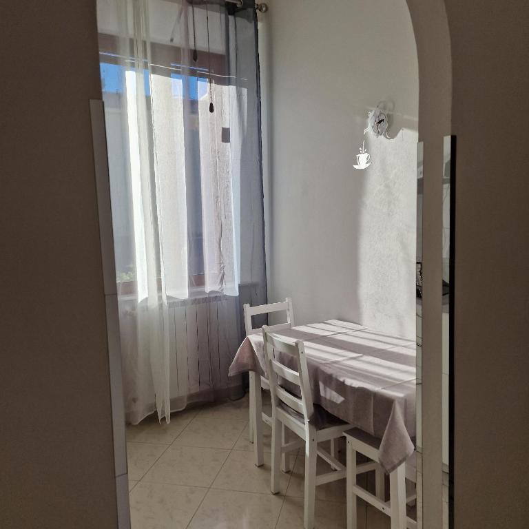 Cinzia's House of Mirrors - One-Bedroom Apartment - 26