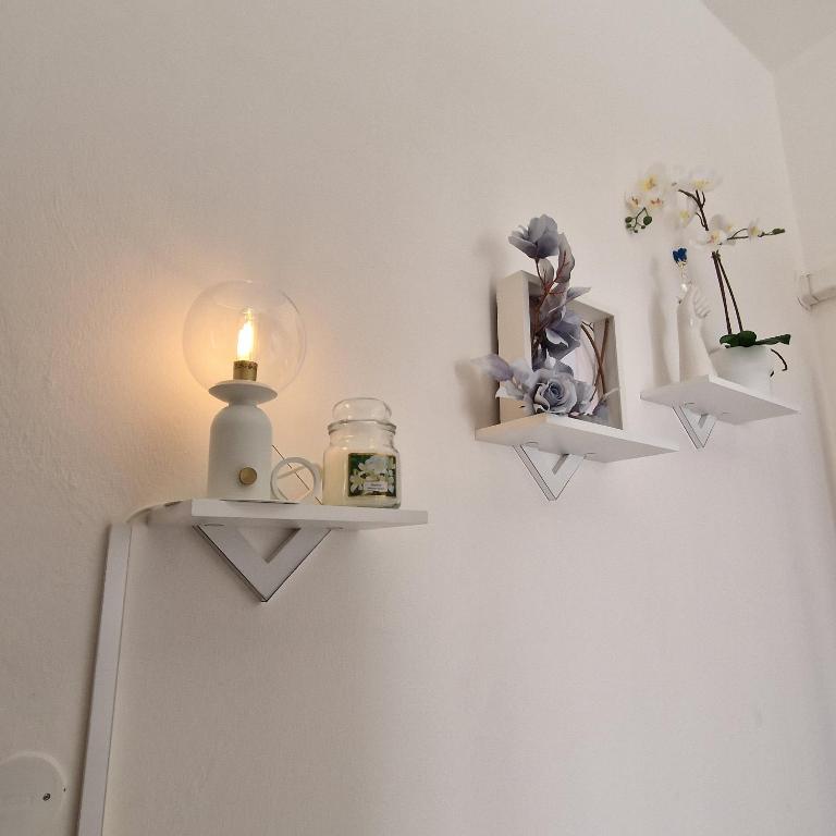 Cinzia's House of Mirrors - One-Bedroom Apartment - 40