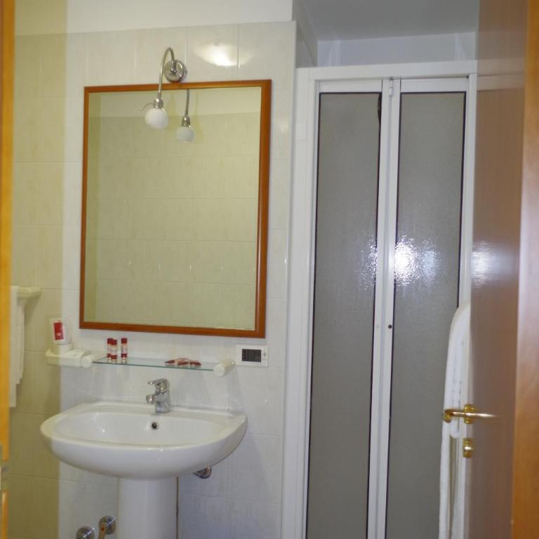 Hotel Kroma - Camera Quadrupla Economy - 2