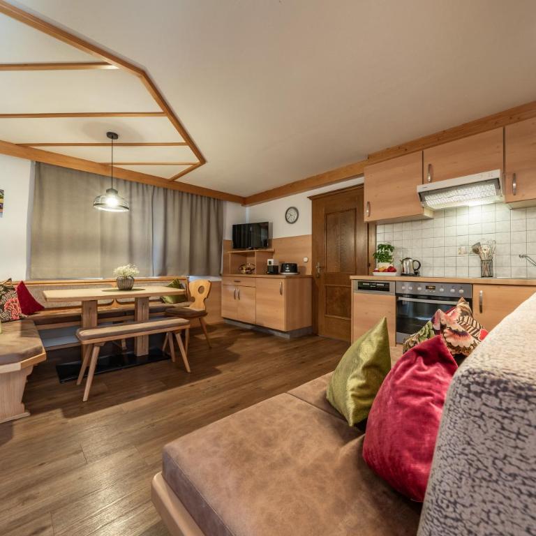 Haus Schöser - Two-Bedroom Apartment with Balcony - 7