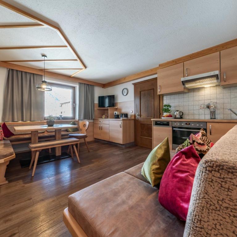 Haus Schöser - Two-Bedroom Apartment with Balcony - 10