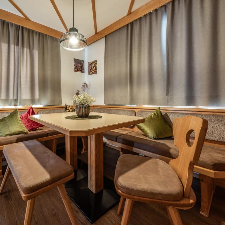 Haus Schöser - Two-Bedroom Apartment with Balcony - 11