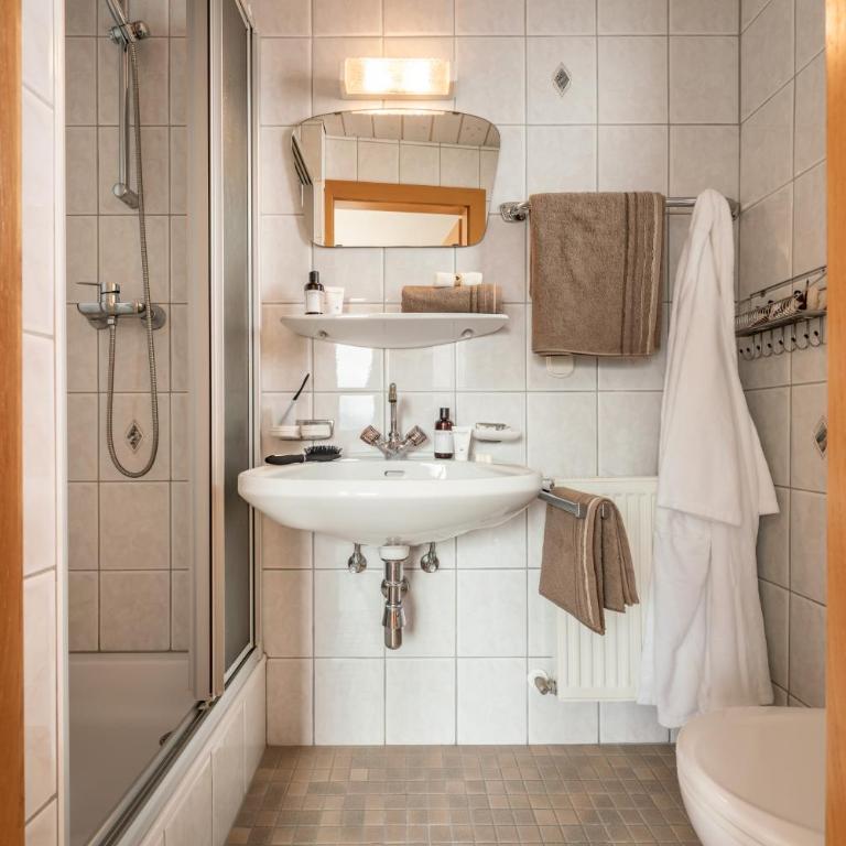 Haus Schöser - Two-Bedroom Apartment with Balcony - 21
