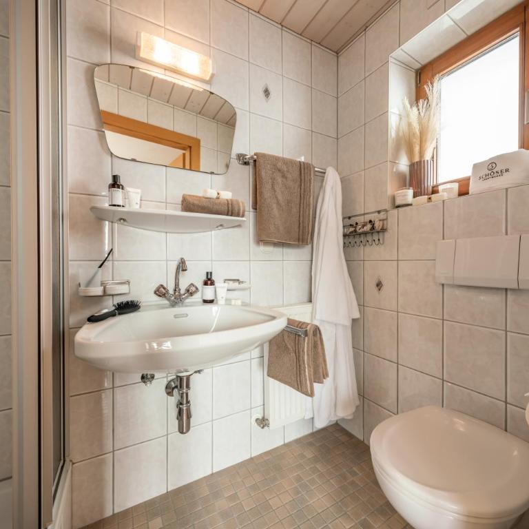 Haus Schöser - Two-Bedroom Apartment with Balcony - 22