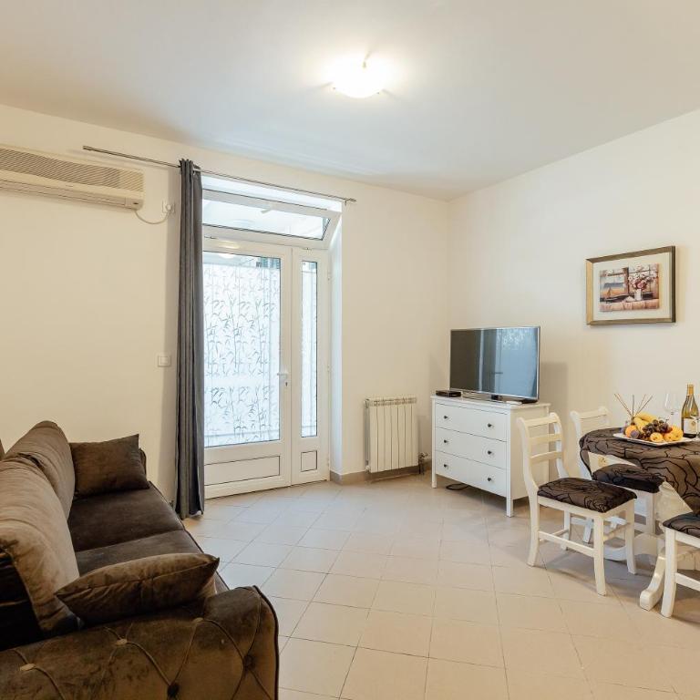 Palma Apartments - Standard Apartment - 4