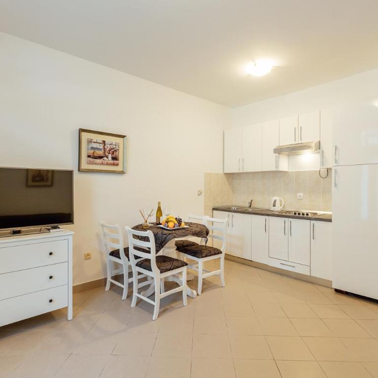 Palma Apartments - Standard Apartment - 6