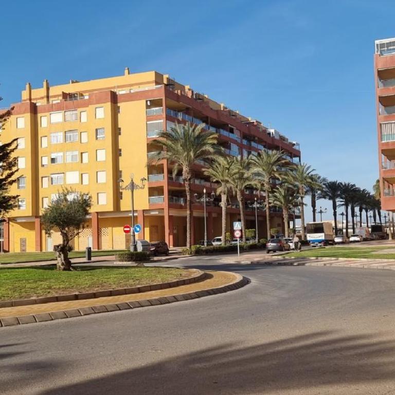 Santa Ana - One-Bedroom Apartment - 39