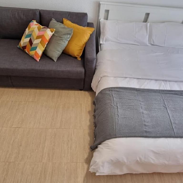 Santa Ana - One-Bedroom Apartment - 11