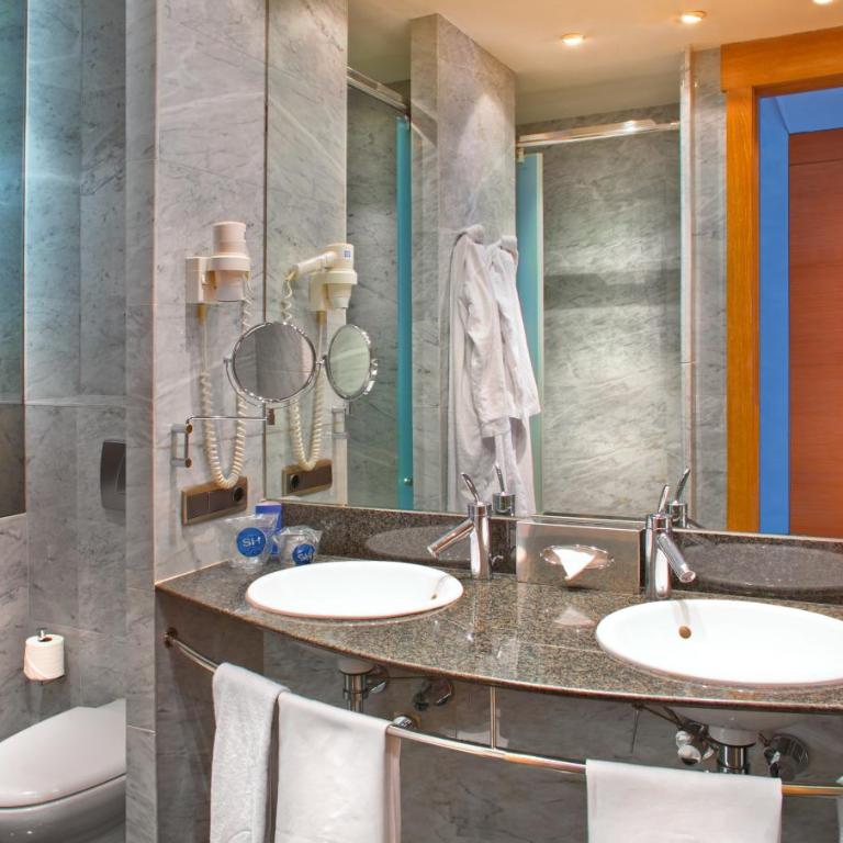 SH Valencia Palace - Superior Double Room with City View - 4