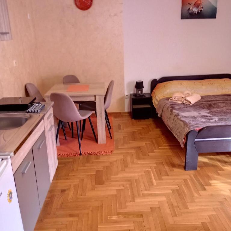 Apartman Radmanovac - Četvorokrevetna Soba sa Balkonom - 4