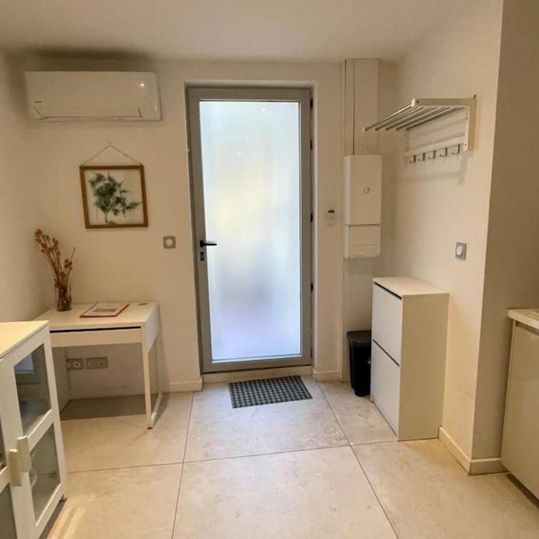 Apt T2 neuf, terrasse, centre ville, 8min Comédie - Appartamento con 1 Camera da Letto - 14