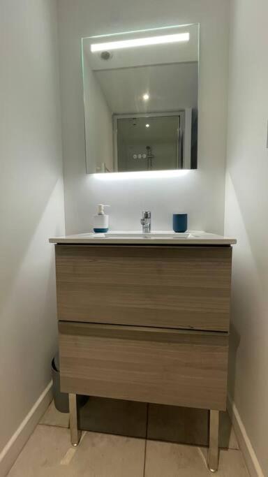 Apt T2 neuf, terrasse, centre ville, 8min Comédie - Appartamento con 1 Camera da Letto - 13