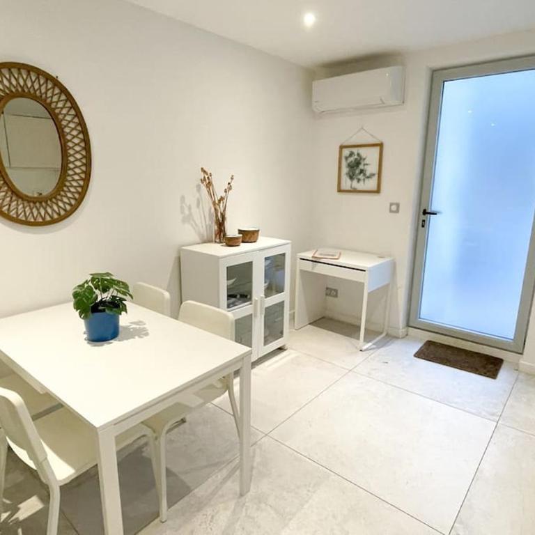 Apt T2 neuf, terrasse, centre ville, 8min Comédie - Appartamento con 1 Camera da Letto - 6