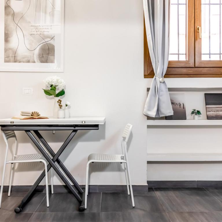 Charming Frescoed Loft - One-Bedroom Apartment - 8