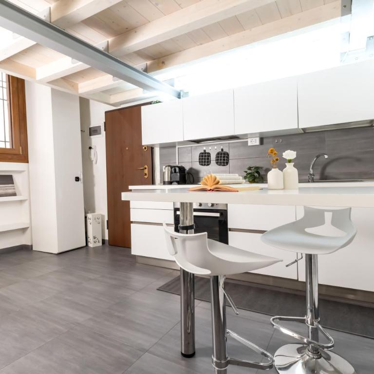 Charming Frescoed Loft - One-Bedroom Apartment - 6