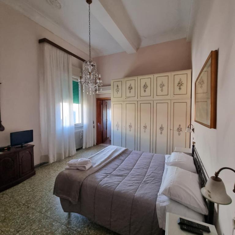 ViaEmilia - Camera Matrimoniale/Doppia con Letti Singoli con Bagno Privato - 5
