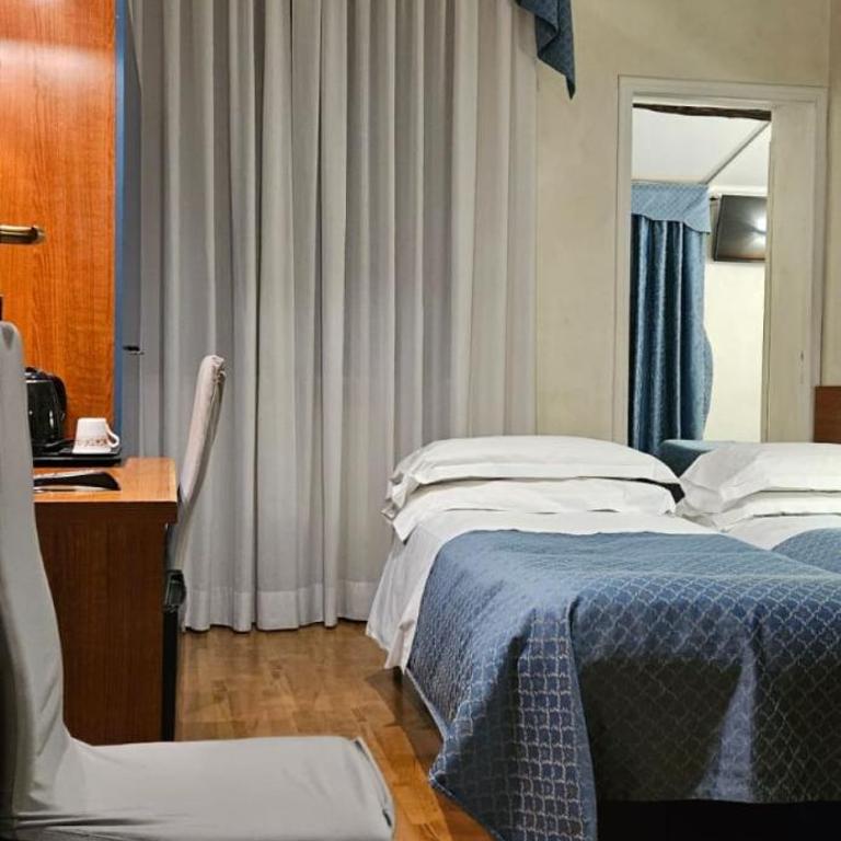 Hotel Julia Trevi - Spagna - Camera Familiare (2 Adulti + 2 Bambini) - 6