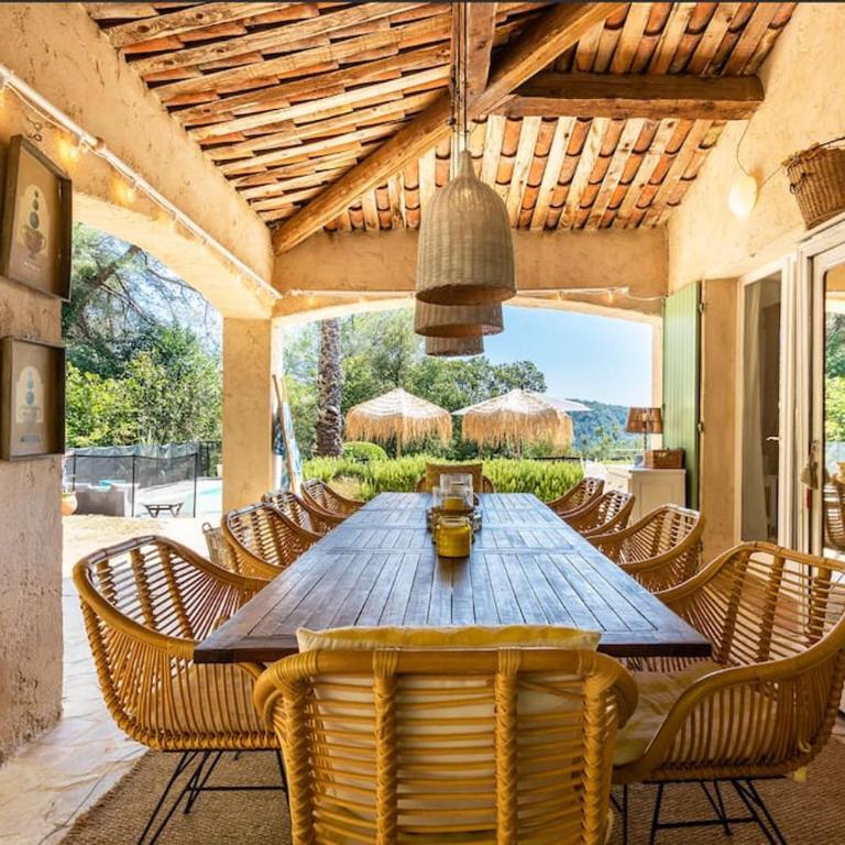 Villa Jean-Pierre. Infinity pool and view in Tourrettes-sur-Loup - Villa - 38