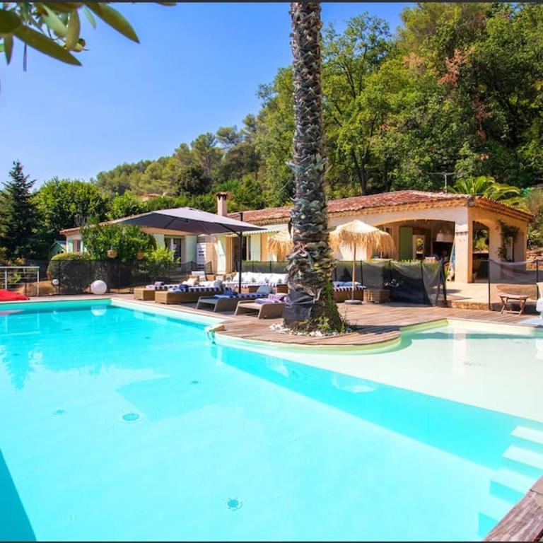 Villa Jean-Pierre. Infinity pool and view in Tourrettes-sur-Loup - Villa - 18