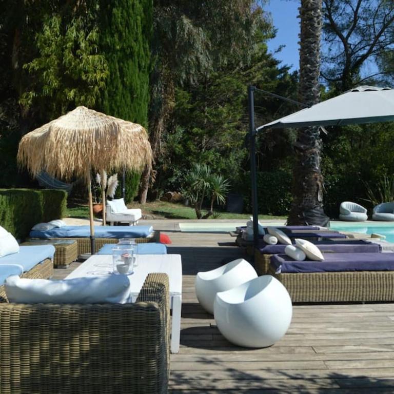 Villa Jean-Pierre. Infinity pool and view in Tourrettes-sur-Loup - Villa - 15