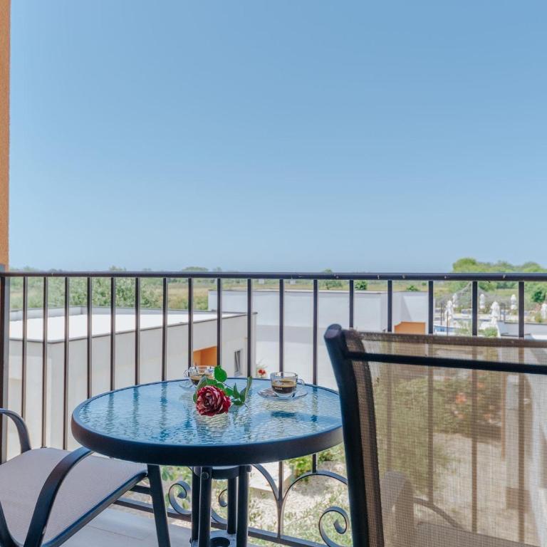Imperial Family Resort - One-Bedroom Apartment - 12