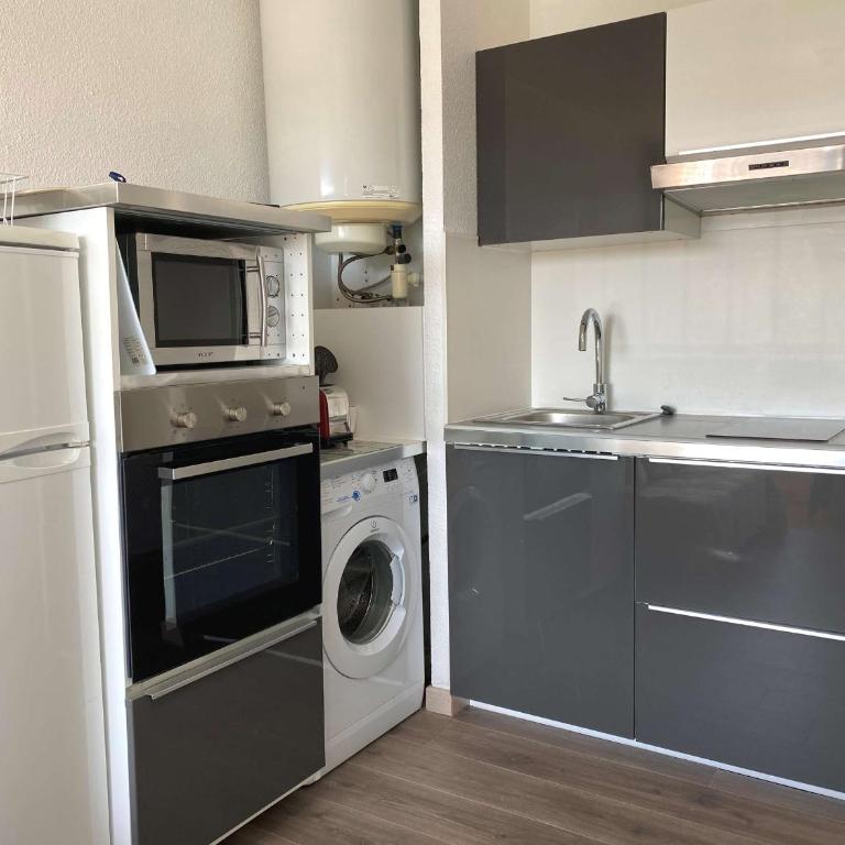 Charmant T1 à 5 min des Thermes, 2*, balcon, cuisine équipée, proche commerces - FR-1-553-179 - Apartment - 5