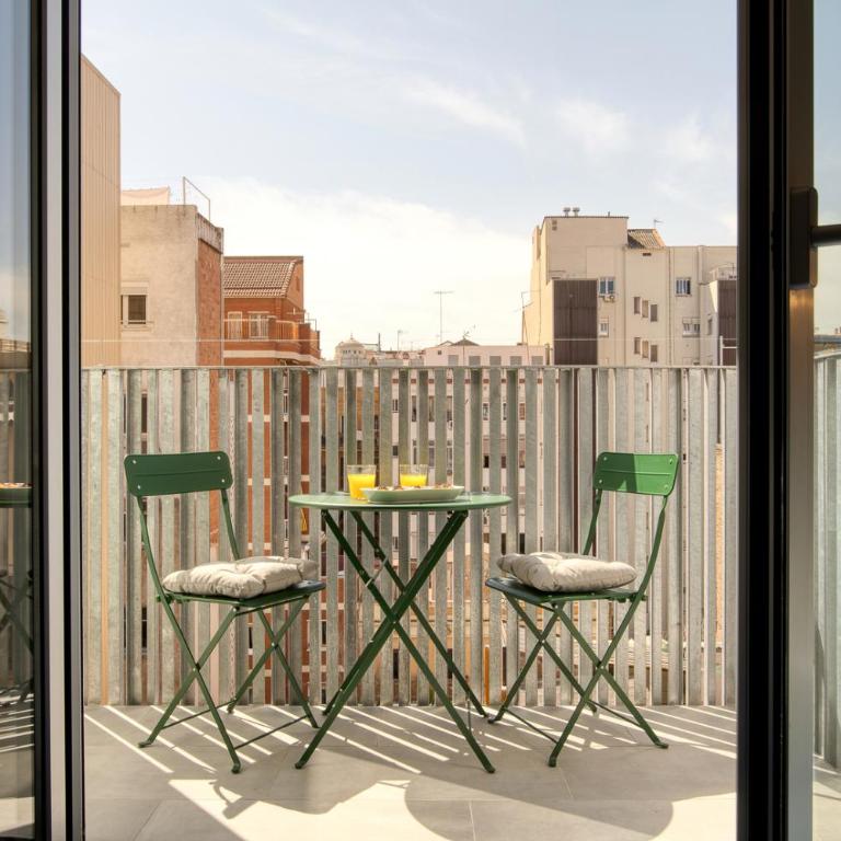 Calm Apartments - Studio with Balcony - 2