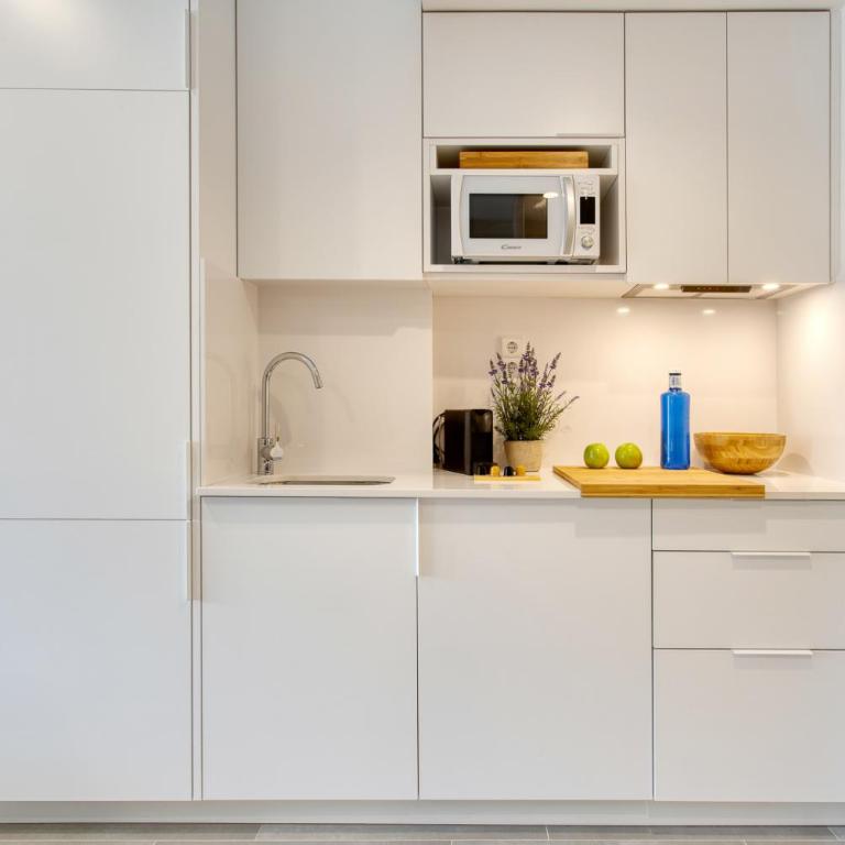 Calm Apartments - Studio with Balcony - 8