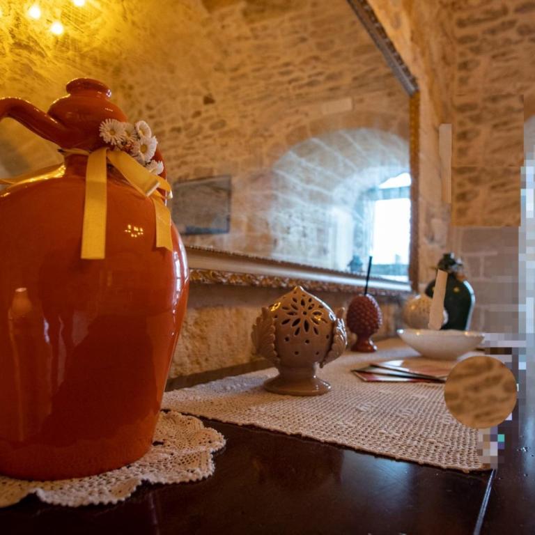 DOMUS CESARE - dimora storica totalmente in pietra nel cuore del centro storico con cabina doccia pietra in camera e zona relax esterna-historic residence entirely made of stone in the heart of the historic center with stone shower cabin in the room - Casa Vacanze - 3